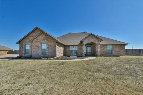 8902 NE Hudson Ln, Piedmont, OK 73078