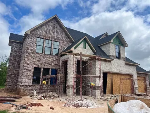 10033 SW 27th St, Yukon, OK 73099