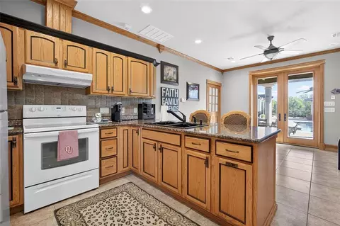 Kitchen - 3620 W Beech Ave, Duncan, OK 73533 photo 5 of 5
