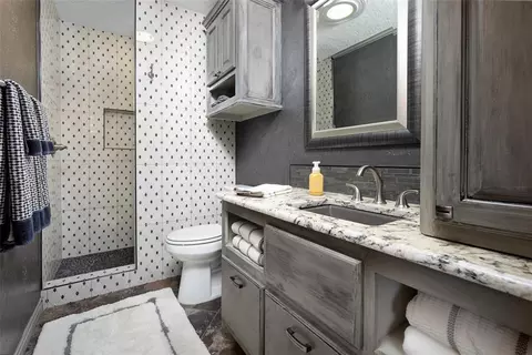Bath - 3620 W Beech Ave, Duncan, OK 73533 photo 4 of 4