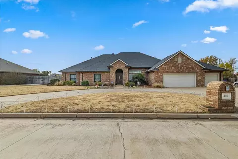 416 Fieldcrest Dr, Chickasha, OK 73018