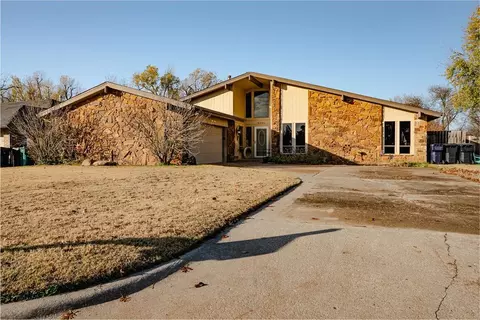 8301 Willow Creek Blvd, Oklahoma City, OK 73162