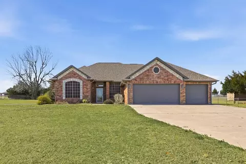 221 Heather Ln, Tuttle, OK 73089