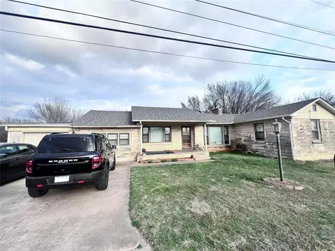 3409 S 4th St, Chickasha, OK 73018