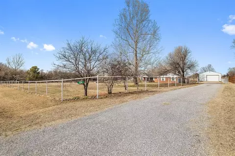 2268 Tecumseh Dr, Tuttle, OK 73089 photo 2