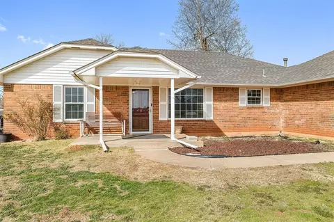 2268 Tecumseh Dr, Tuttle, OK 73089 photo 4