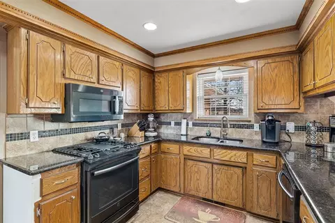 2268 Tecumseh Dr, Tuttle, OK 73089 photo 12