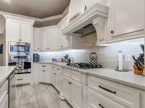 Kitchen - 1918 Ithaca Dr, Norman, OK 73071 photo 5 of 6