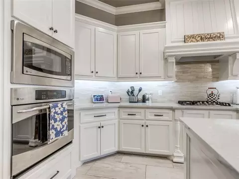 Kitchen - 1918 Ithaca Dr, Norman, OK 73071 photo 3 of 6