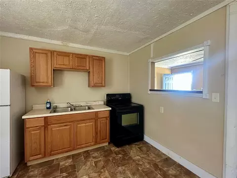 Kitchen - 1137 E Chestnut St, Altus, OK 73521 photo 4 of 4