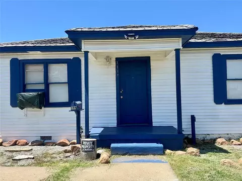Exterior - 1137 E Chestnut St, Altus, OK 73521 photo 2 of 5