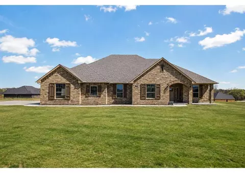 1185 Wolf Creek Dr, Blanchard, OK 73010