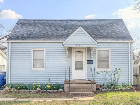 1325 W Idaho Ave, Chickasha, OK 73018