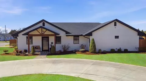 401 N Stephens St, Hobart, OK 73651