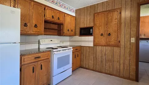 Kitchen - 36805 E Highway 99a Rd, Okemah, OK 74859 photo 3 of 3