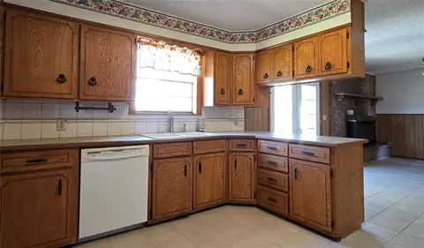 Kitchen - 36805 E Highway 99a Rd, Okemah, OK 74859 photo 2 of 3