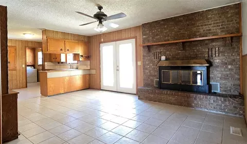 Living - 36805 E Highway 99a Rd, Okemah, OK 74859 photo 2 of 4