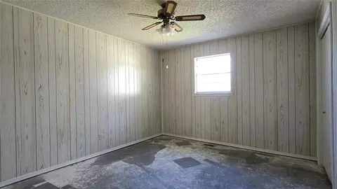 Bedroom - 36805 E Highway 99a Rd, Okemah, OK 74859 photo 2 of 5