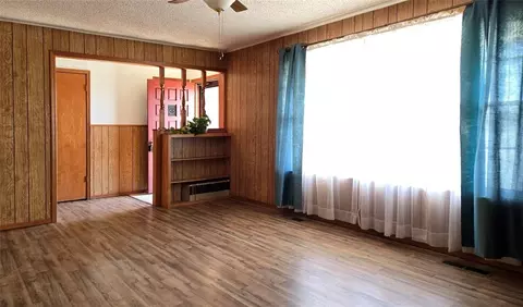 Living - 36805 E Highway 99a Rd, Okemah, OK 74859 photo 3 of 4