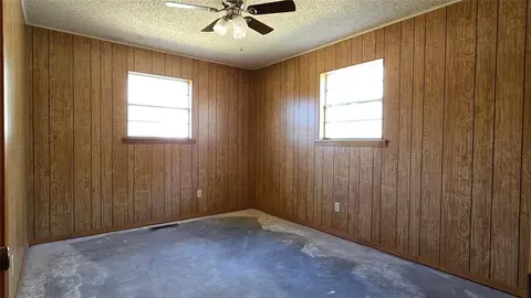 Bedroom - 36805 E Highway 99a Rd, Okemah, OK 74859 photo 5 of 5