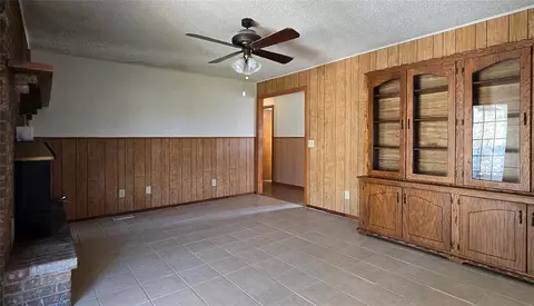 Living - 36805 E Highway 99a Rd, Okemah, OK 74859 photo 1 of 4
