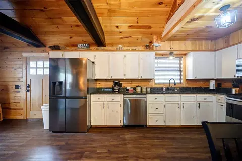 Kitchen - 155 Split Shot Cir, Broken Bow, OK 74728 photo 2 of 2