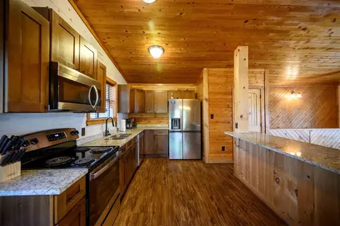 Kitchen - 143 Split Shot Cir, Broken Bow, OK 74728 photo 2 of 3