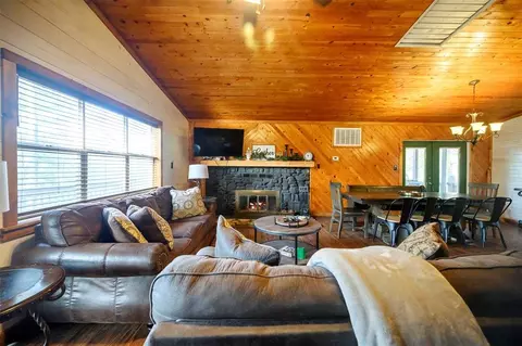 Living - 143 Split Shot Cir, Broken Bow, OK 74728 photo 1 of 2