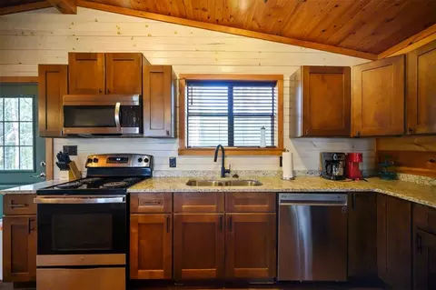 Kitchen - 143 Split Shot Cir, Broken Bow, OK 74728 photo 3 of 3