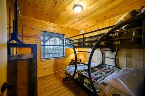Bedroom - 143 Split Shot Cir, Broken Bow, OK 74728 photo 1 of 10