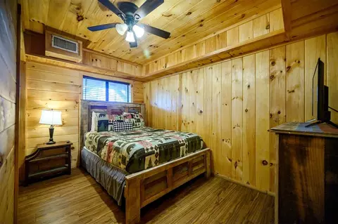 Bedroom - 143 Split Shot Cir, Broken Bow, OK 74728 photo 6 of 10