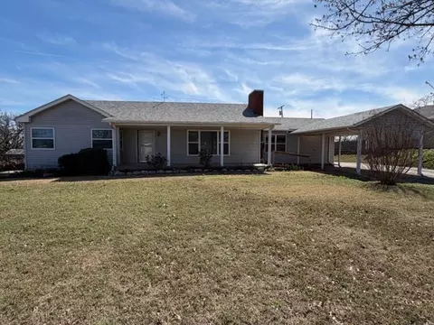 1027 E 1st St, Chandler, OK 74834