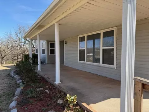 Exterior - 1027 E 1st St, Chandler, OK 74834 photo 3 of 6