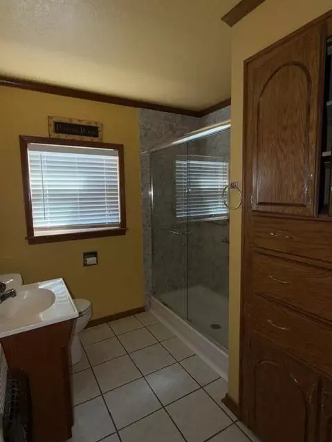 Bath - 1027 E 1st St, Chandler, OK 74834 photo 1 of 1