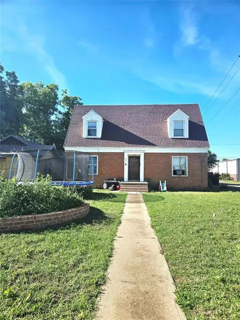 921 E Walnut St, Altus, OK 73521