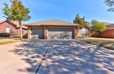 317 SE 6th St, Moore, OK 73160