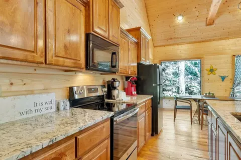 Kitchen - 145 Blue Maple Trl, Broken Bow, OK 74728 photo 6 of 7