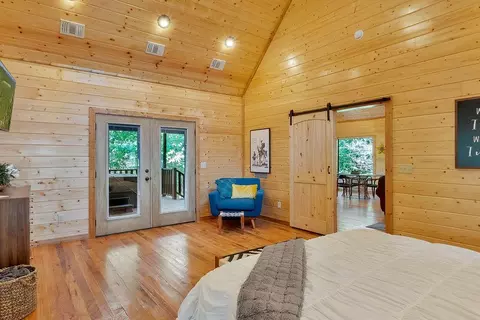 Bedroom - 145 Blue Maple Trl, Broken Bow, OK 74728 photo 3 of 4
