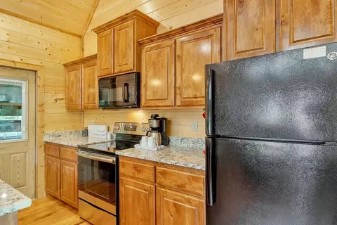 Kitchen - 145 Blue Maple Trl, Broken Bow, OK 74728 photo 3 of 7