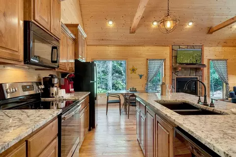 Kitchen - 145 Blue Maple Trl, Broken Bow, OK 74728 photo 5 of 7