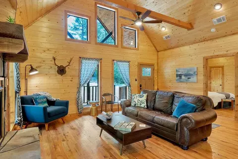 Living - 145 Blue Maple Trl, Broken Bow, OK 74728 photo 3 of 5