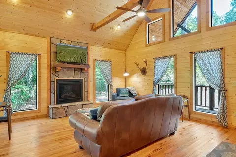 Living - 145 Blue Maple Trl, Broken Bow, OK 74728 photo 2 of 5