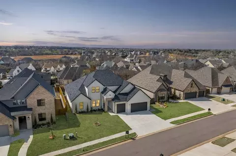 3825 Stone Hill Ln, Edmond, OK 73034