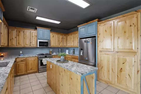 Kitchen - 1763 County Road 1260, Tuttle, OK 73089 photo 2 of 3
