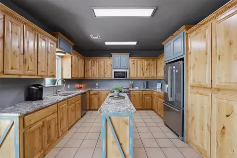 Kitchen - 1763 County Road 1260, Tuttle, OK 73089 photo 1 of 3