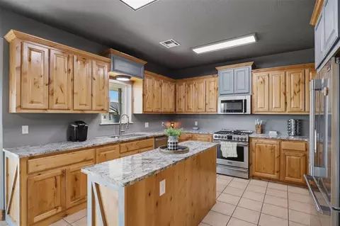 Kitchen - 1763 County Road 1260, Tuttle, OK 73089 photo 3 of 3