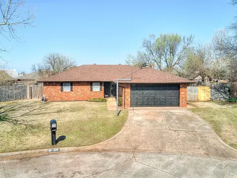 601 Wood Crest St, Moore, OK 73160