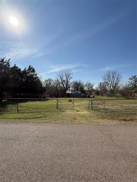 611 S Lakehoma Place Dr, Mustang, OK 73064