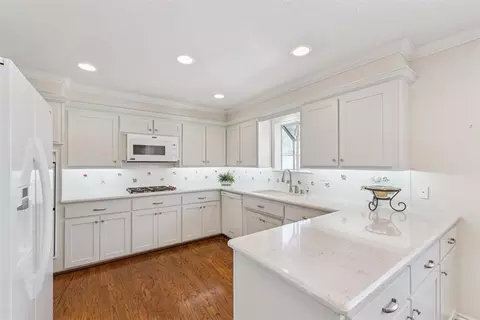 Kitchen - 1317 Cherry Laurel Dr, Norman, OK 73072 photo 5 of 9