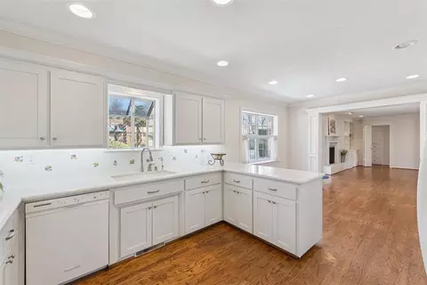Kitchen - 1317 Cherry Laurel Dr, Norman, OK 73072 photo 7 of 9